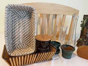 lot 107 image: Lovely Home Decor Items