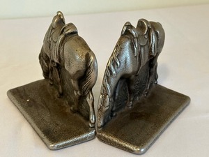lot 18 image: Pair of Vintage Verona Horse Themed Bookends