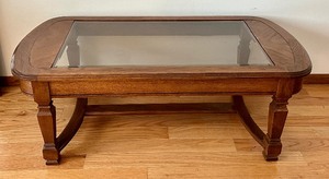lot 19 image: Lovely Wooden Base Glass Topped Coffee Table