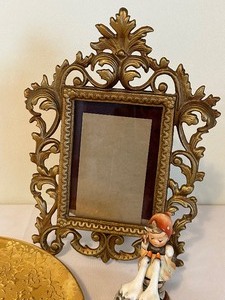 lot 106 image: Fun Vintage Things