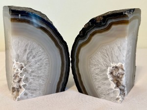 lot 3 image: Pair of Gorgeous Geode Bookends