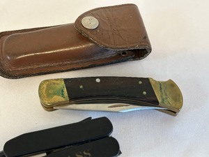 lot 17 image: Buck Folding Knife