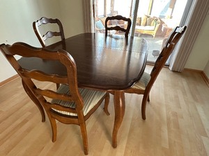 lot 49 image: Vintage Dining Room Table and Four Chairs