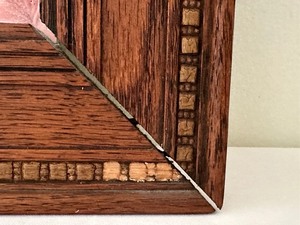 lot 20 image: Decorative Wooden Wall Mirror
