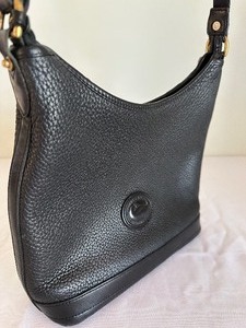 lot 44 image: Leather Dooney and Bourke Handbag