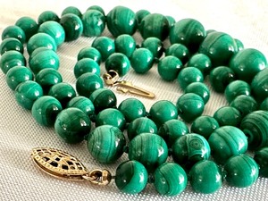 lot 33 image: Vintage Beaded Malachite Beaded Necklace