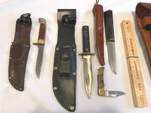 lot 127 image: Knives and Sheaths Lot