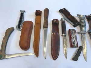 lot 129 image: Knives and Sheaths Lot