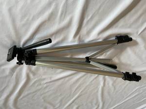 lot 162 image: Samsonite Aluminum Tripod