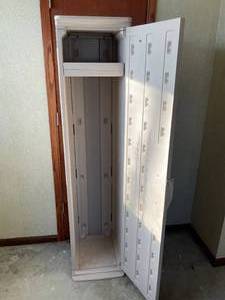 lot 164 image: Plastic Storage Unit with a Single Adjustable Shelf