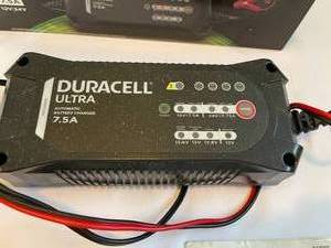 lot 172 image: Duracell Automatic 1224 Volt Battery Charger