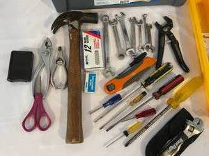lot 213 image: Workforce 16 Inch Toolbox with Tools