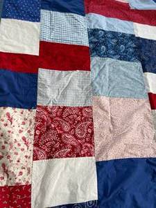 lot 226 image: Lovely Handmade Quilt