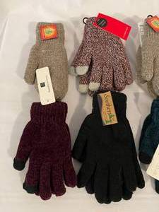 lot 253 image: New Womens Gloves and Mittens