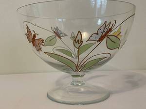lot 272 image: Hand Painted Floral Glass Serving Bowl