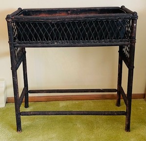 lot 3 image: Vintage Wicker Planter with Tin Insert