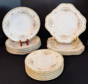 lot 22 image: Noritake China Grouping