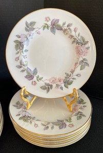 lot 31 image: Royal Worchester China Service for 8