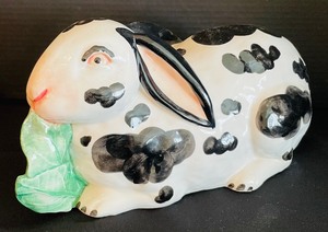 lot 38 image: Irish Georgian Society by Chelsea House Port Royal from Italy Porcelain Bunny
