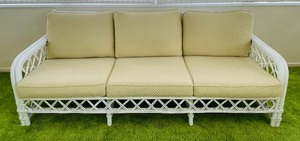 lot 9 image: Vintage White Wicker Sofa and Coffee Table