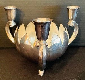 lot 52 image: Stunning Silver Plated Candle Holders