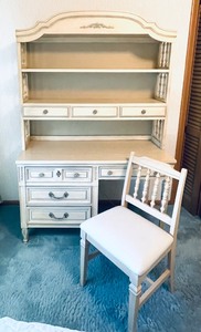 lot 19A image: Vintage Desk with Hutch and Chair