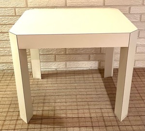 lot 66 image: White Vintage Contemporary Accent Table