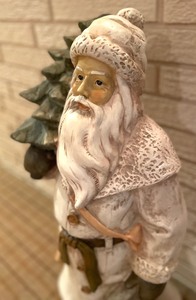 lot 88 image: GORGEOUS Santa Figurine