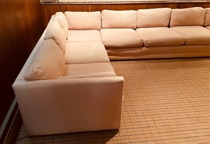 lot 17 image: Vintage Kaylyn Sectional Sofa