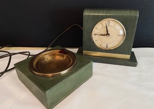 lot 118 image: Vintage 1940s Sessions Desk Clock and Ashtray Set