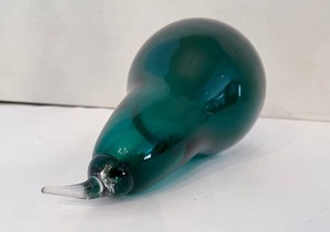 lot 79 image: Gorgeous Green Art Glass Pear Decorative Figurine