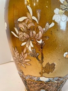 lot 74 image: Beautiful Vintage Floral Satsuma Vase