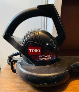 lot 107 image: Toro Electric Power Sweep