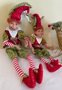 lot 124 image: Festive Christmas Grouping