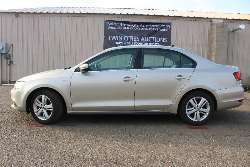 lot 18P image: 2013 Volkswagen Jetta Hybrid - 2 OWNERS - 54,222 MILES