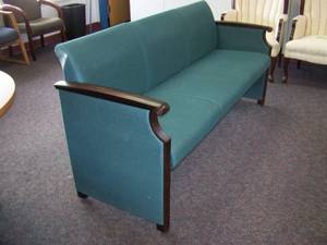 lot 9 image: Sitting Bench