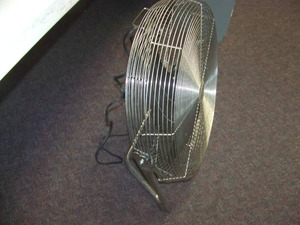 lot 32 image: Metal Fan