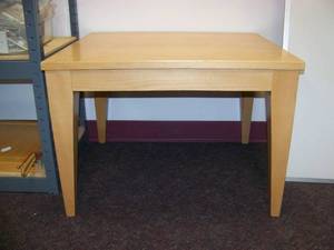 lot 35 image: Small Wood Table