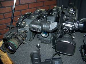 lot 54 image: Large Lot of Miscellaneous Cameras and Camera Lenses