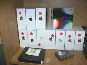 lot 59 image: Apple HD Final Cut Studio Software (10) and other Apple items