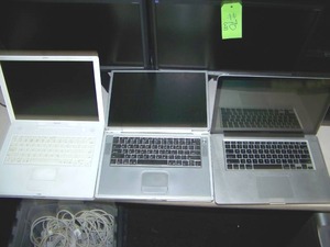 lot 72 image: Apple Mac Laptop Computers (3)