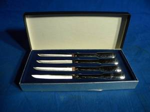 lot 3 image: Towle Stainless Steel Knife (Set of 4)