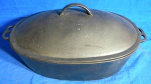 lot 38 image: Cast Iron Pan with Lid