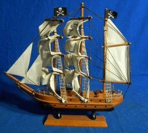 lot 67 image: Vintage Mayflower Wood Replica Ship