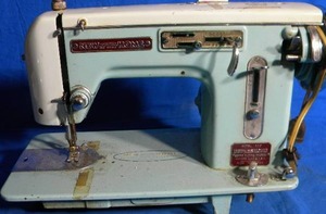 lot 118 image: Vintage 1950s Modernage Sewing Machine Straight Zigzag Mid Century