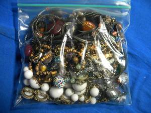 lot 122 image: Misc Jewelry