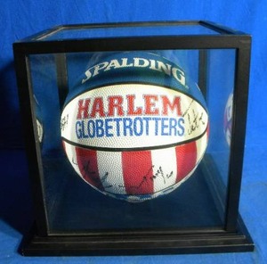 lot 126 image: Harlem Globetrotters Autographed Basketball Vintage Spalding