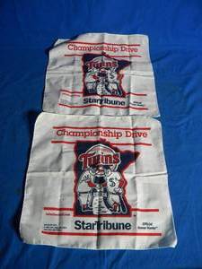 lot 128 image: 2010 Minnesota Twins Homer Hanky - CHAMPIONSHIP DRIVE