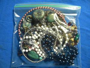 lot 144 image: Miscellaneous Jewelry