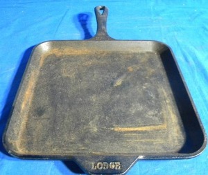 lot 156 image: Lodge Cast Iron Griddle 11 X 11